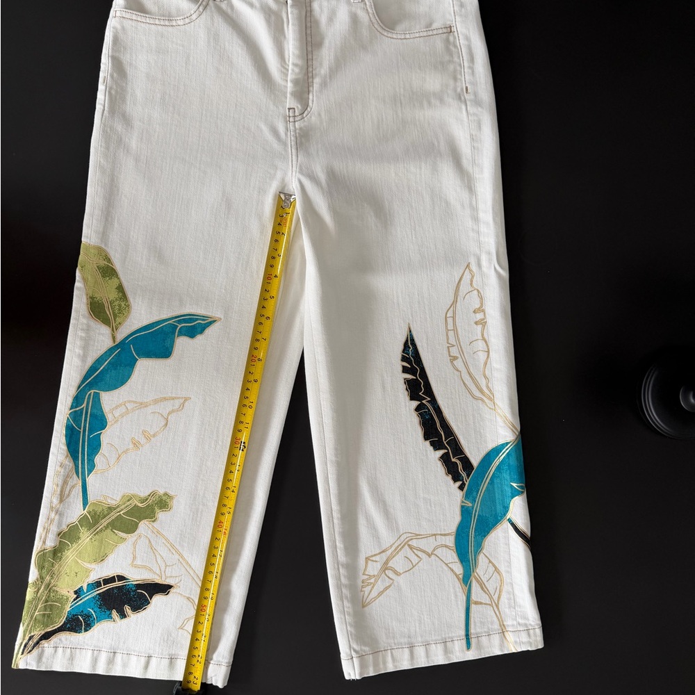 Chico's White Cropped Jeans with Leaf Design - Picture 6 of 10